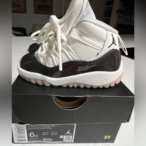 Jordan Other - Toddler Neopolitan Jordan 11